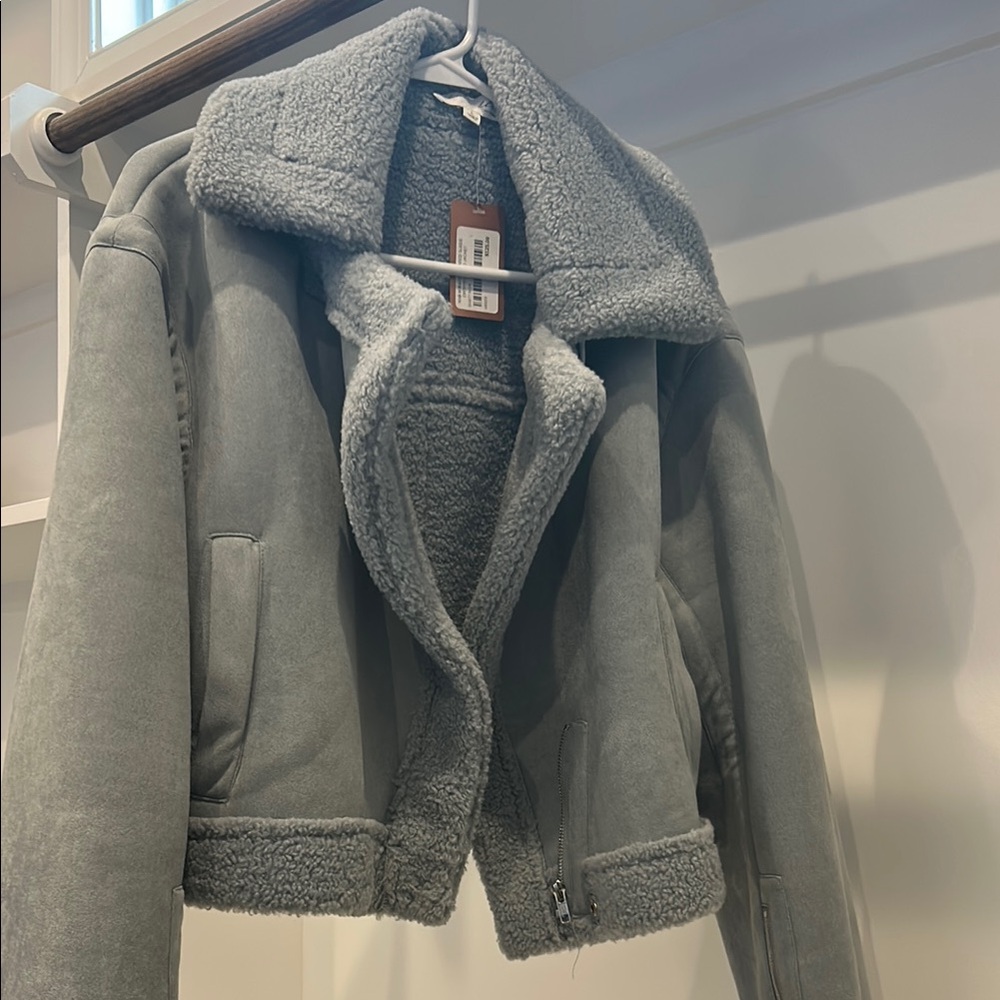 Blue/Gray Teddy Jacket with Cropped Design and Wide Collar